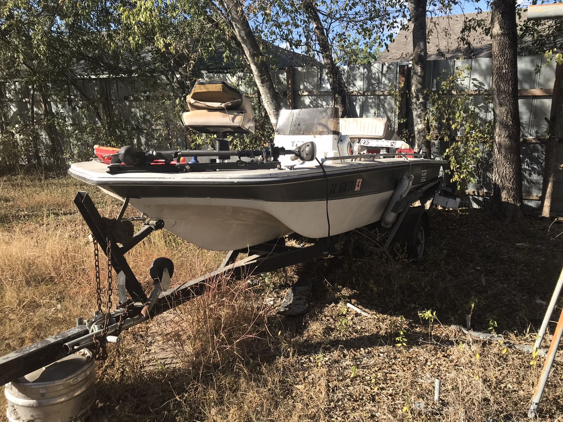 16ft Tahoe middle console boat With Title $1000