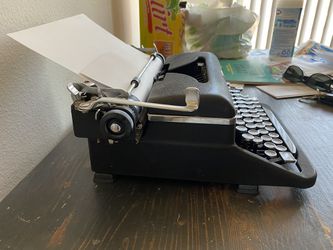 Vintage Royal Typewriter Thumbnail
