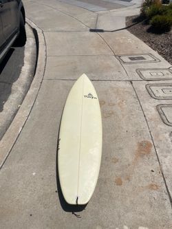 Pura Kai surfboard 6’10”