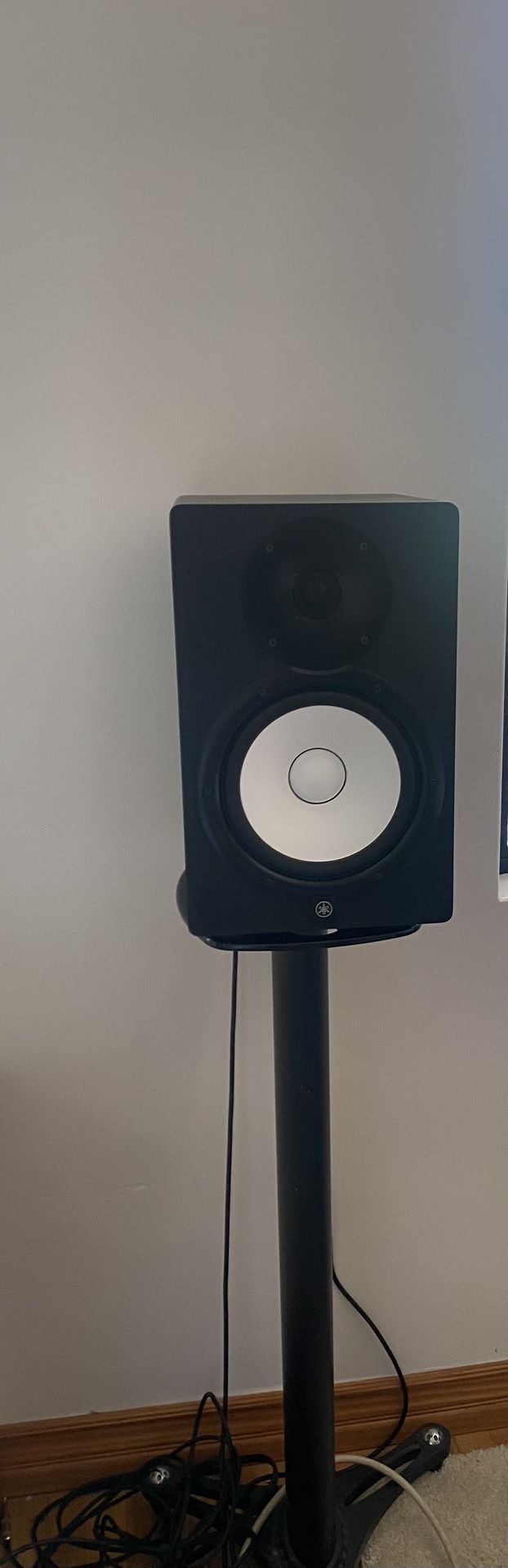 Yamaha HS8 Speakers And Stands