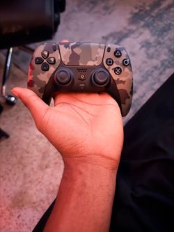 PS5 camouflage controller