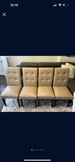 4 chairs in good condition pick up in Berwyn 4 Sillas En Buenas Condiciones Recoger En Berwyn