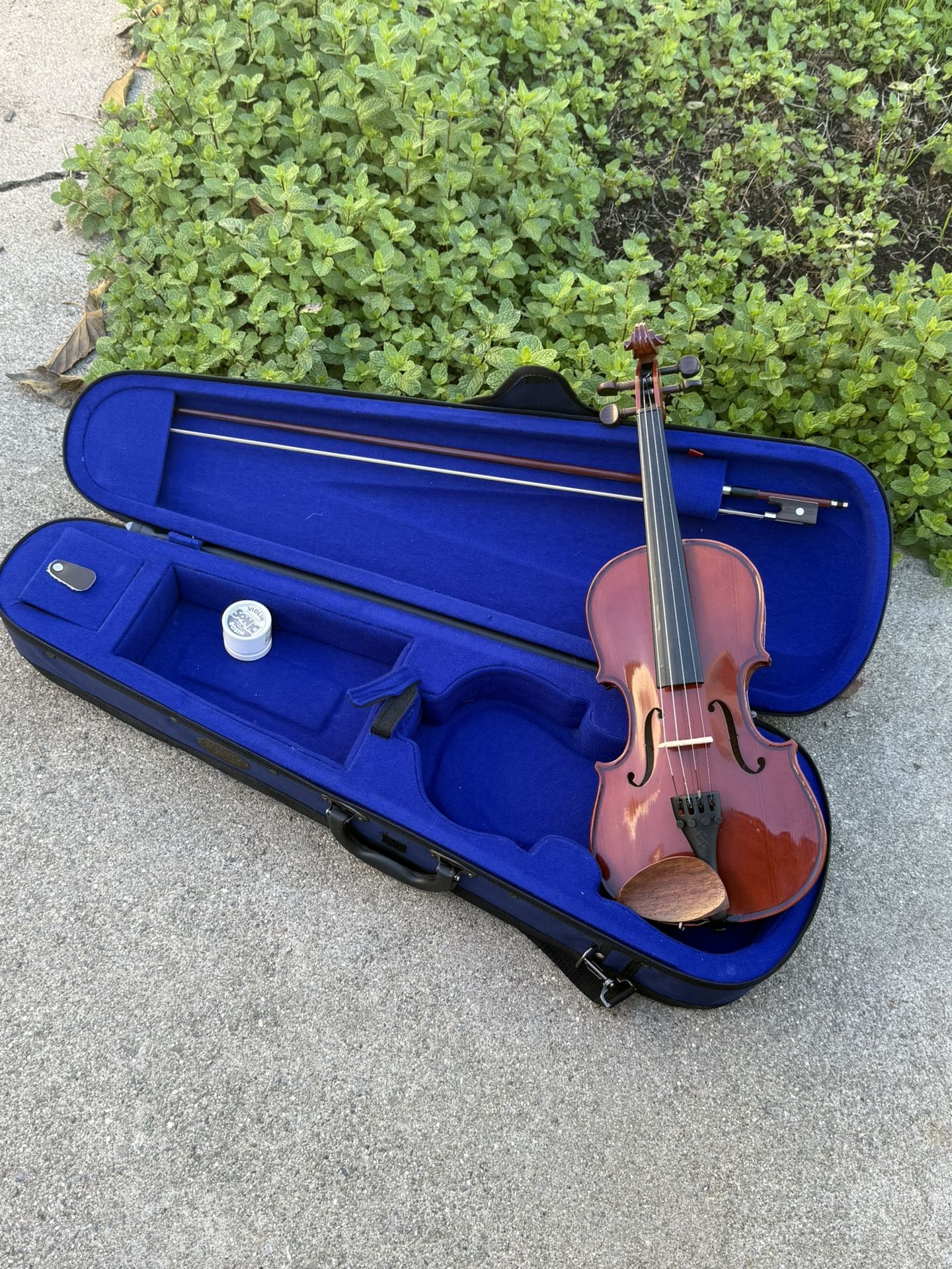 Violin 🎻 3/4.  Wooden European.