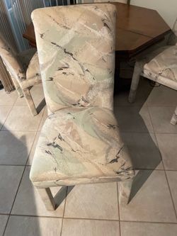 Chairs: Set of 4 Dining Room