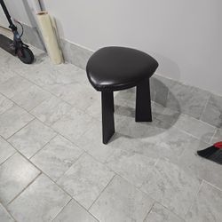 Unique Table And Chairs Leather Top On Chairs Tabke Top Has Glass And Rocks Display 