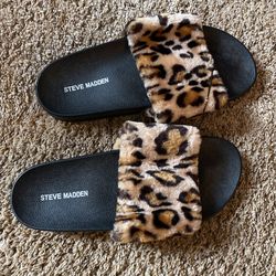 Steve Madden Slides Size 9