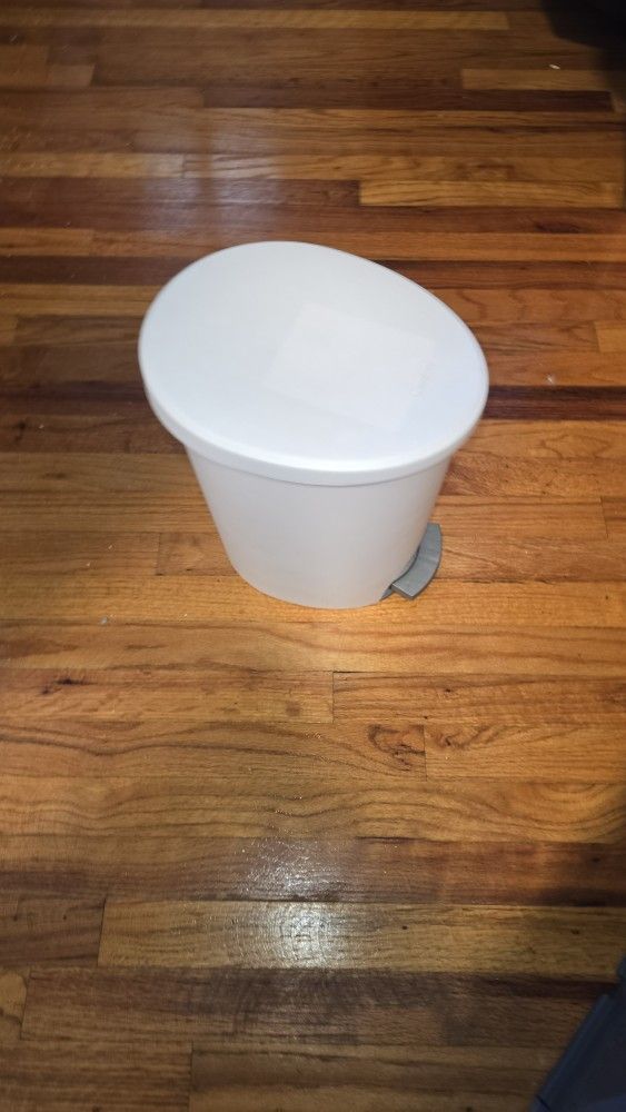Small Bathroom Size Garbage Can