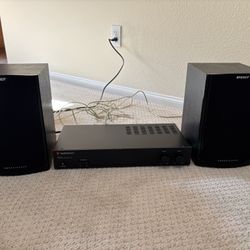 Energy bookshelf speaker with AudioSource amplifier
