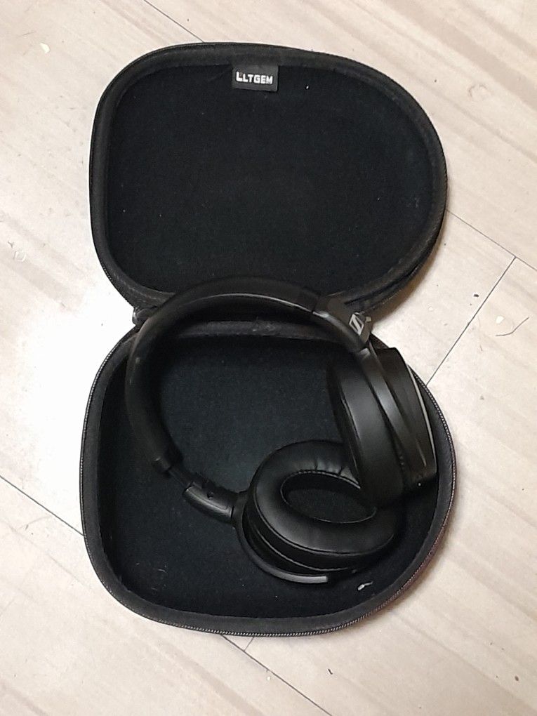 Sennheiser HD 450 BT Wireless Noise Cancelling OVER EAR headphones  Bluetooth Headphones 