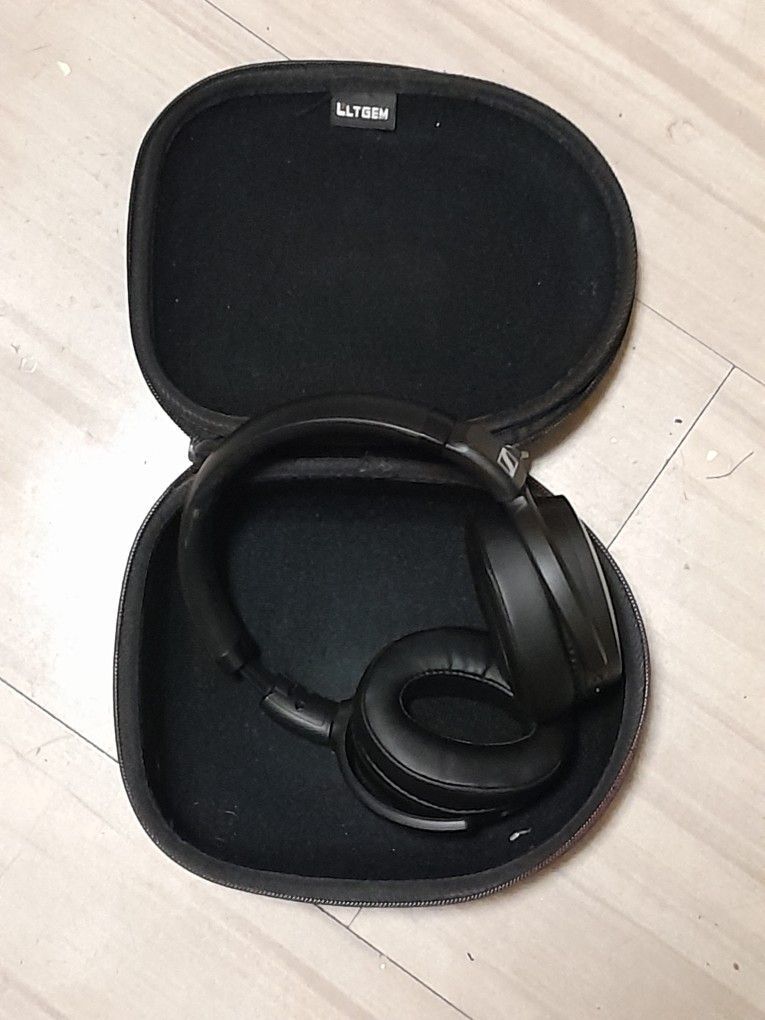 Sennheiser HD 450 BT Wireless Noise Cancelling OVER EAR headphones Bluetooth Headphones