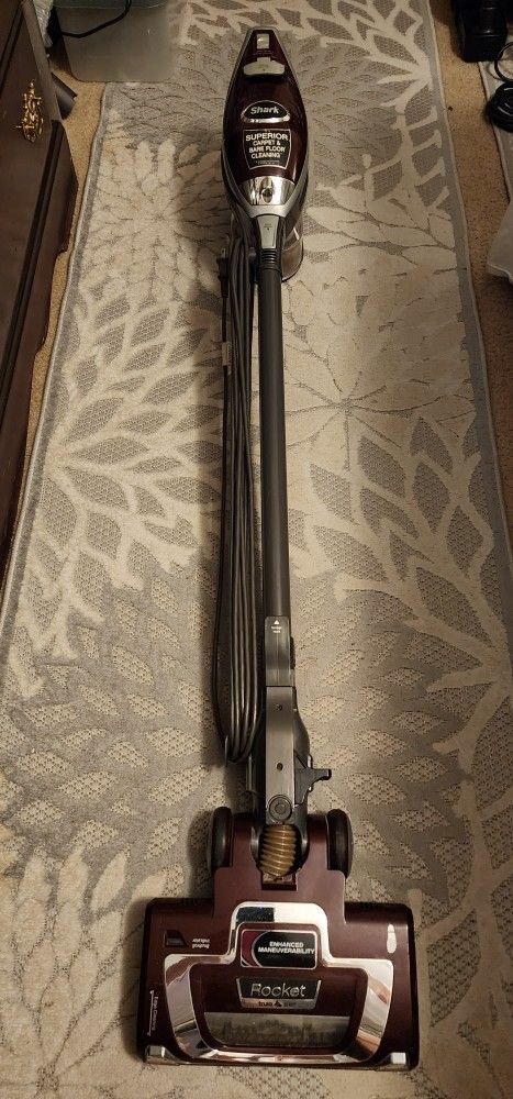 SHARK ROCKET DELUXE PRO VACUUM CLEANER