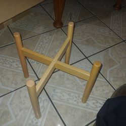 Small 4 Leg Vase Table