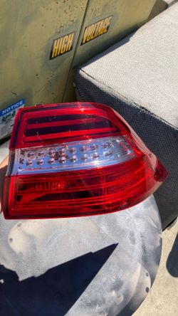 Mercedes W166 ML-Class Outer LED Tail Light - Right Passenger RH