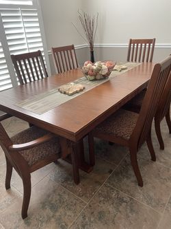 Dining Room SET with 6 Chairs & Matching Hutch