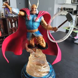 Marvel Statues Thor / Wolverine 