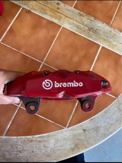 Génesis coupe brembo calipers