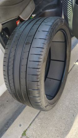 Tengo una llanta año 2025 pirelli p zero 275/35/r/21 103y