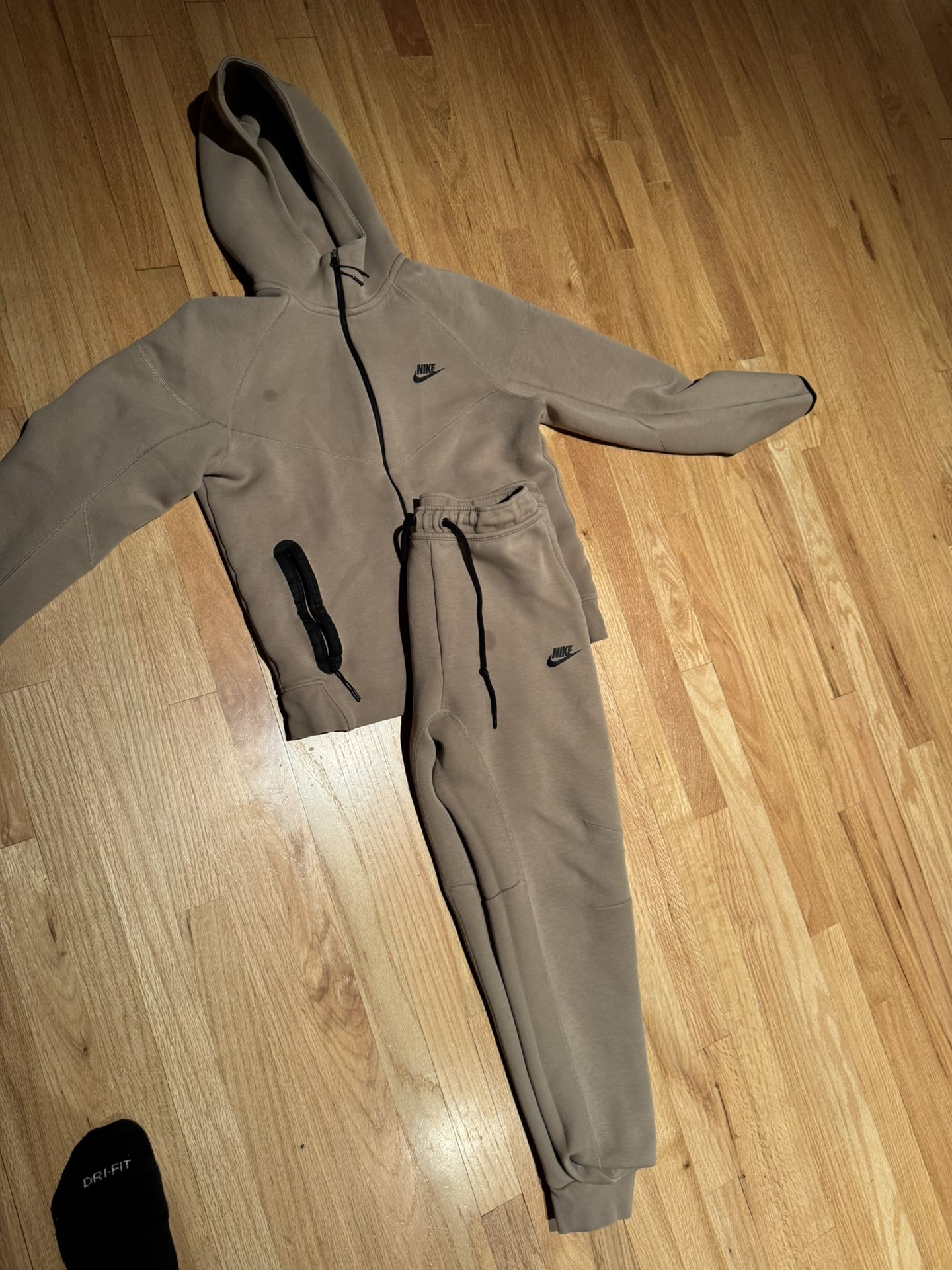 Nike Tech Set Size Med
