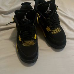 Jordan 4’s Thunder