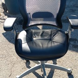 OFFICE CHAIR