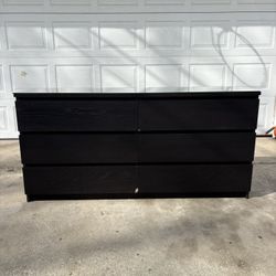 ‼️BLACK 6 DRAWER DRESSER WITH GLASS TOP‼️FOR SALE 200$ OR BEST OFFER🚚DELIVERY AVAILABLE🚚