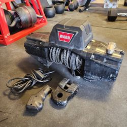 Warn EVO 8 WINCH- NEVER USED | 3/8 Inch 85 Ft Synthetic Line