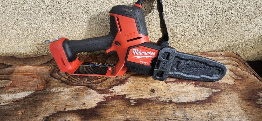 Milwaukee Chainsaw Fuel M18 Tool Only 