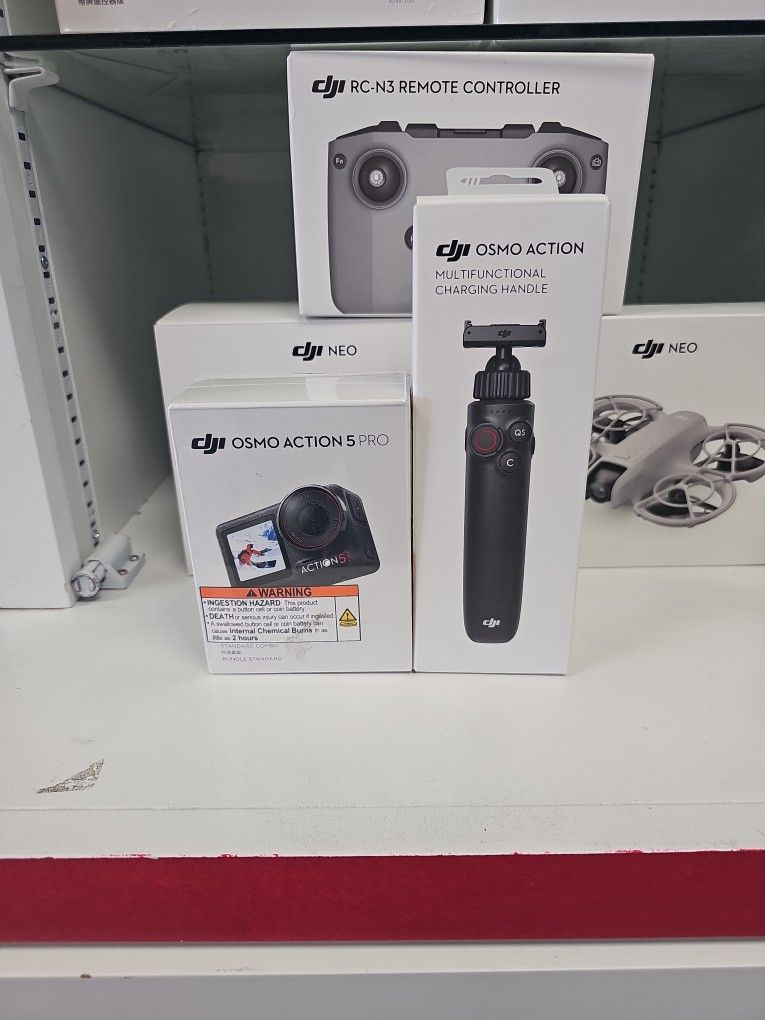 DJI Osmo Action 5 Pro With Multifunctional Charging Handle