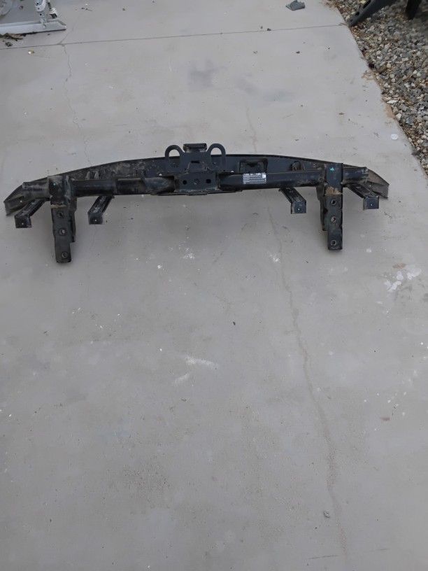 Taho Yukon Escalade 021-023 Rear Bumper Impact Bar Tow Hitch Oem