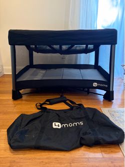 4moms Breeze Playard + Bassinet + Mattress + Travel Bag — Excellent Condition