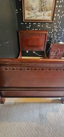 Twin wood bed frame set