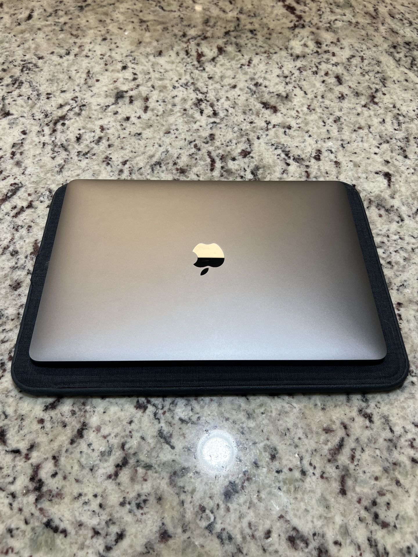 MacBook Pro (13-inch, 2020, Four Thunderbolt 3 ports)