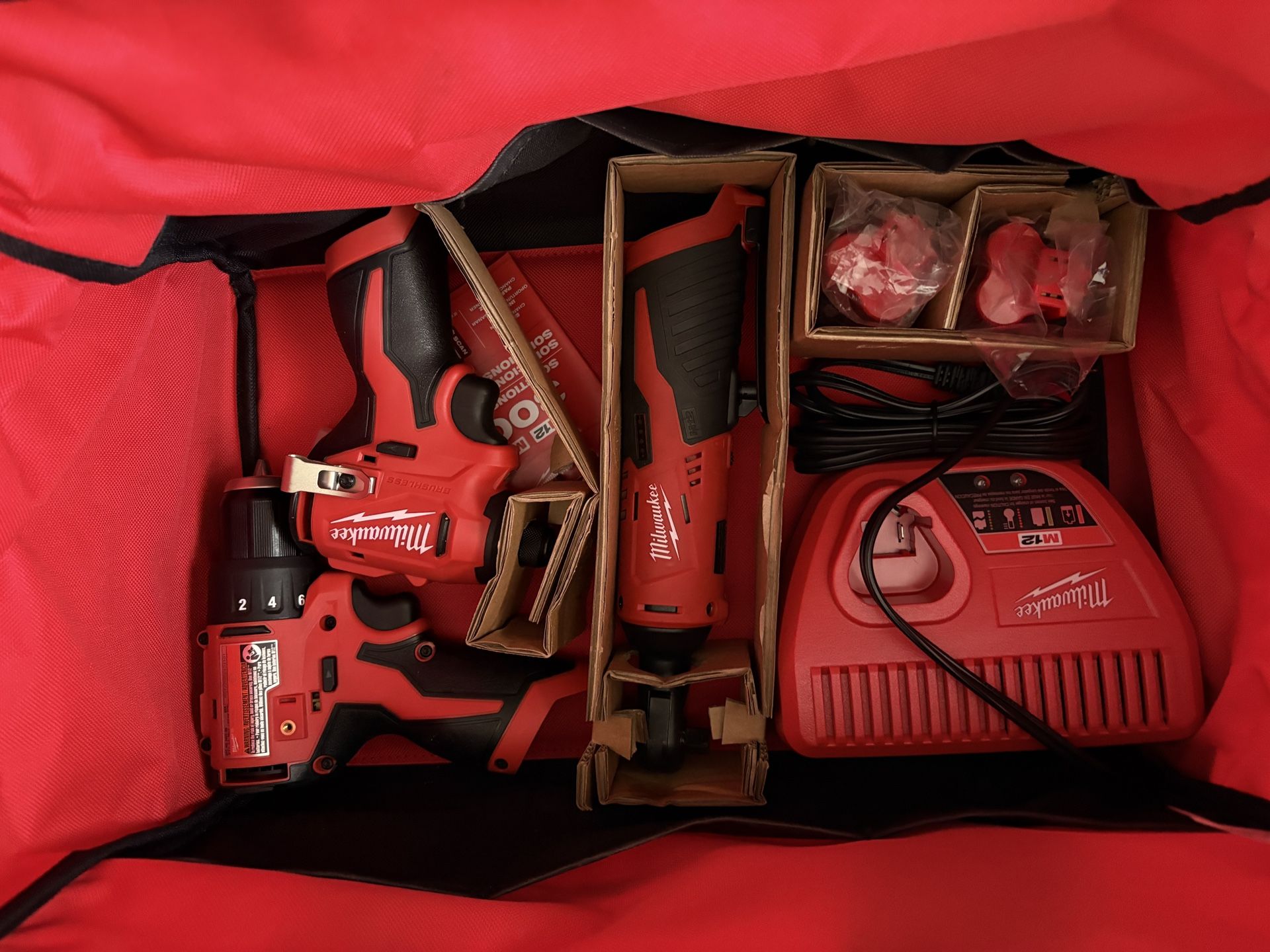 set tools 3 drills battery and charger