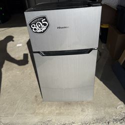 Hisense mini Fridge 