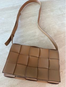 Bottega Veneta Intrecciato Crossbody Bag – Tan/Camel Leather
