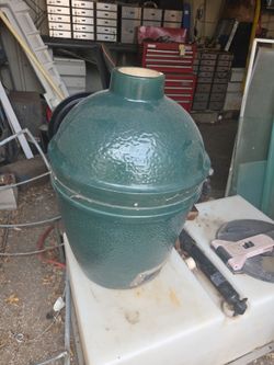 Big Green Egg Kamado Ceramic Grill