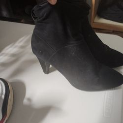 Black Suade Pointed Toe Ankle Botties Sz 8