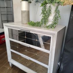 Beautiful Mirrored Sofa Table!!! STUNNING****