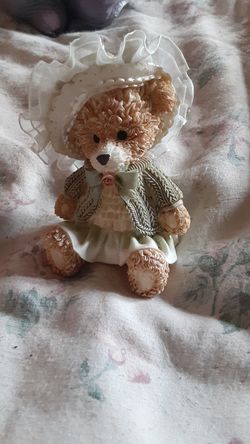 Bear statue with hat