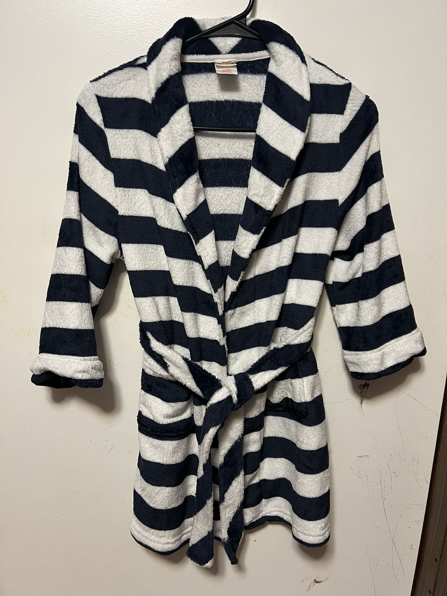 Cat & Jack sleepwear warm robe for boys/girls size S (6/7)