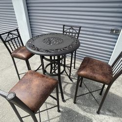 High Top Patio Dining Table / Bar Stools 