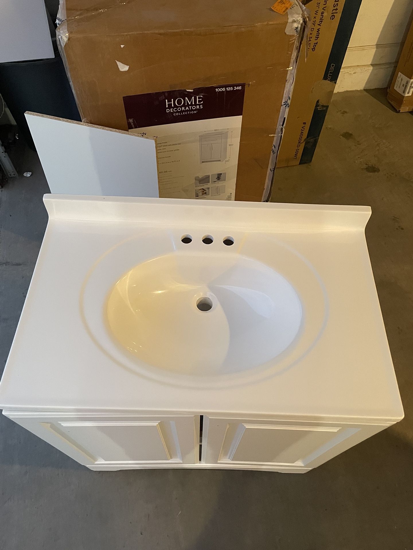 Glacier Bay 31 in. Single Sink White Bath Vanity with White Cultured Marble Top (Assembled)