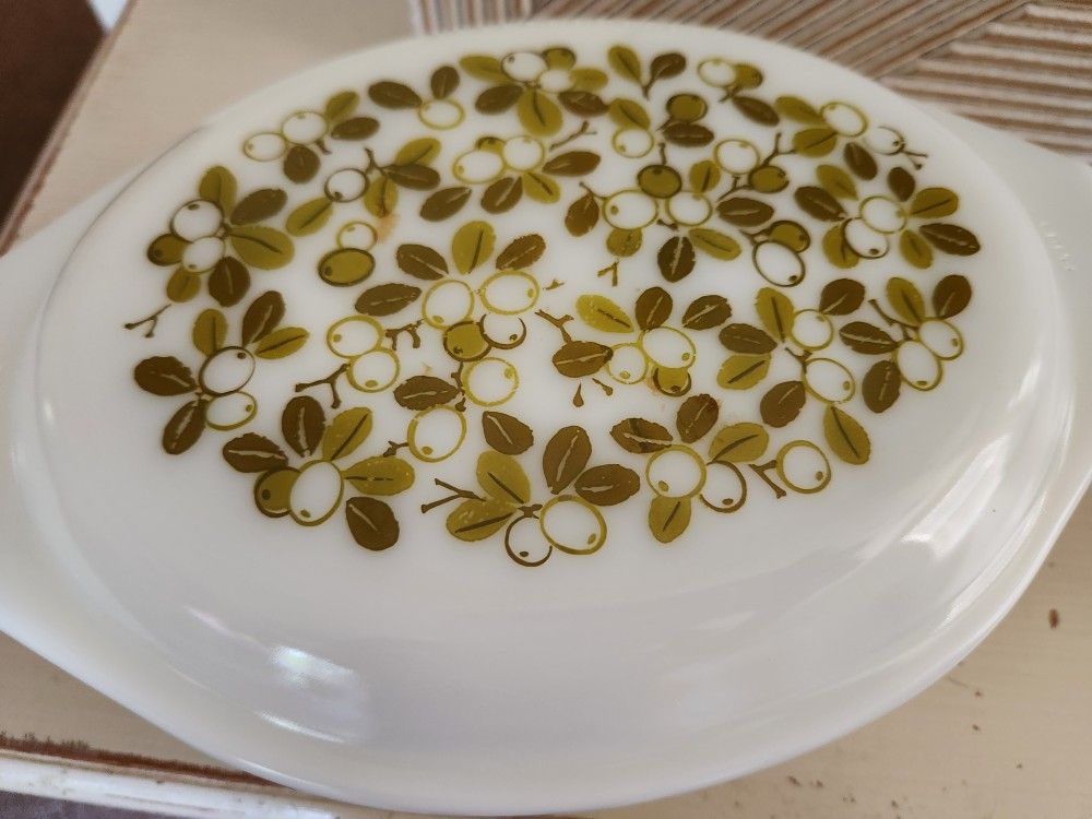 Pyrex Verde Green Casserole Dish