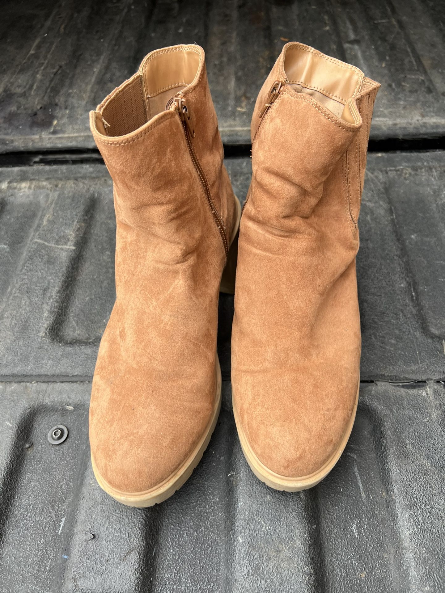 Chunky Rubber Lug Sole Heel Leather Boots Women's Size 11