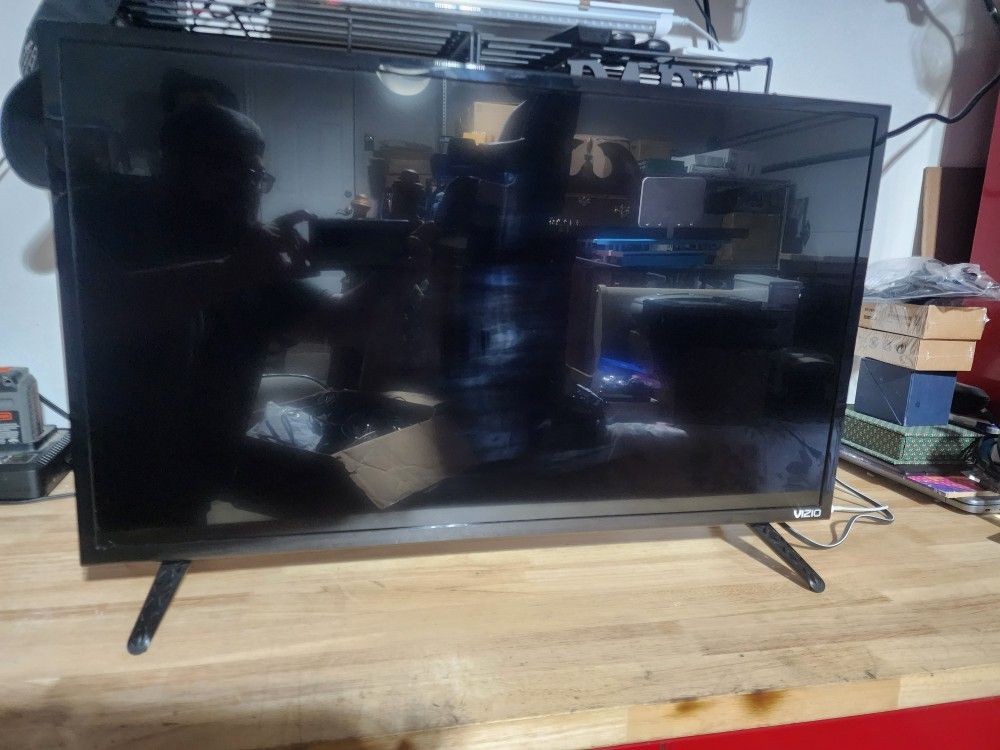 32" VIZIO Smart TV