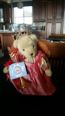 Muffy vandebear Christmas angel. Like new been in storage sold for over 100. Asking 35