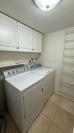 Whirlpool Washer & Dryer – Set