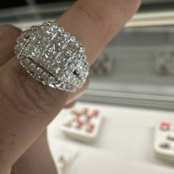 Diamond Wedding Ring (14k) (Layaway Is Available)