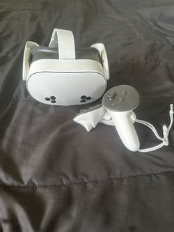 Meta Quest 3 VR Headset with Controller
