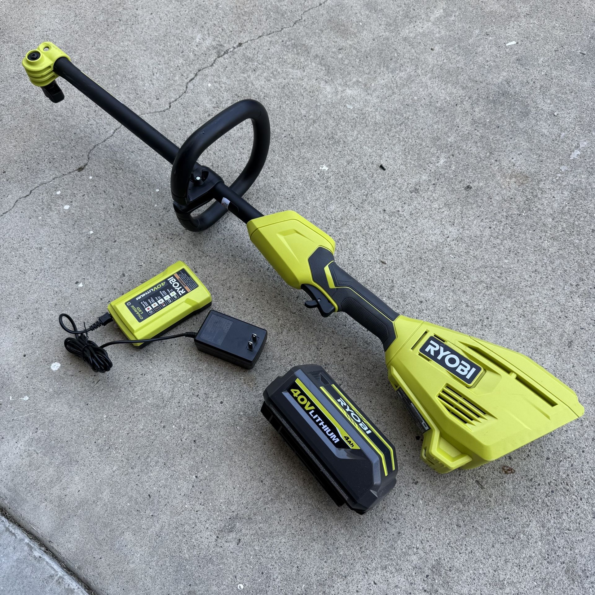 RYOBI 40V Expand-It Cordless Battery Attachment Capable Powerhead Kit w/ 4ah and charger